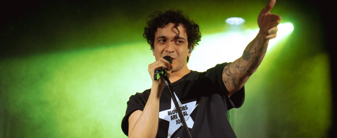 Tananai rompe el hielo en Barcelona: así fue su primer concierto en España